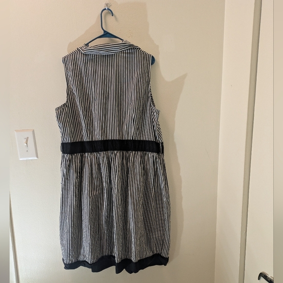 Striped Black and White Sleeveless Dress - Picture 4 of 7